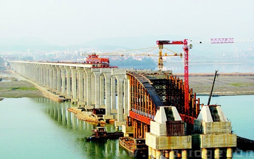 湖北郧县汉江二桥紧张施工 总投资2.5亿