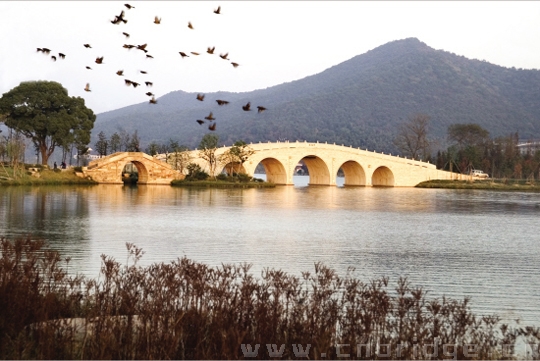 位于湘湖的跨湖桥英姿。