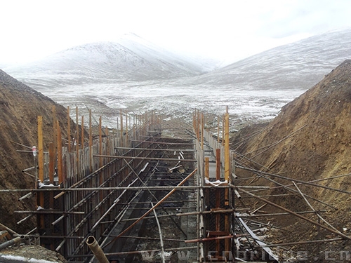 中铁十五局一公司西藏措国公路项目盖板涵墙施