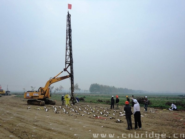 十五局一公司天仙及潜江项目塑料排水板施工正式启动_热点活动_中国桥梁网
