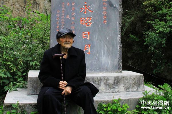 91岁的修路老人刘成芝。（中国台湾网 宣玲玲 摄）