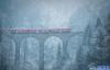 瑞士列车雪中驶过百年大桥 美如童话仙境